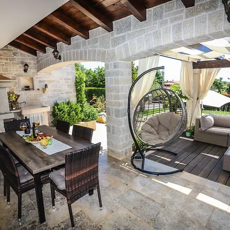 Elizabet Bei Porec Mit Pool Holiday home