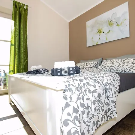 Elizabet Bei Porec Mit Pool Holiday home Babici